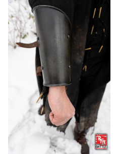 Eenvoudige middeleeuwse bracers in zwart, Epic Armory 2