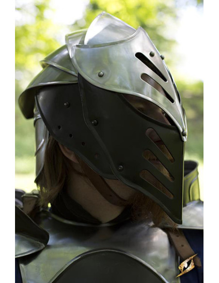 Dunkler Eiselfen-Helm mit polierter...