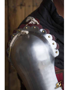 Paladins Schulterpolster, rotes Lederfinish 2