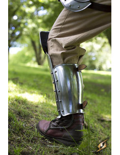 Metallische mittelalterliche Beinschienen aus poliertem... 2