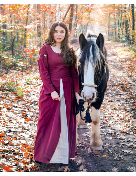 Rot-weißes Mittelalterkleid Modell...