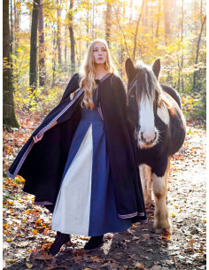 Capa medieval de lana con capucha