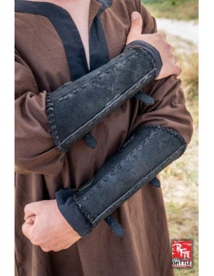 Veteranen middeleeuwse bracers, in zwart leer