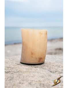 Kaufmannsbecher aus Geweih, klare Oberfläche