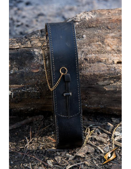 Cubiertos medievales con funda negra:...