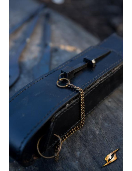 Middelalderbestik med sort betræk:...