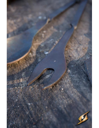 Middelalderbestik med brunt betræk: ske, gaffel og kniv