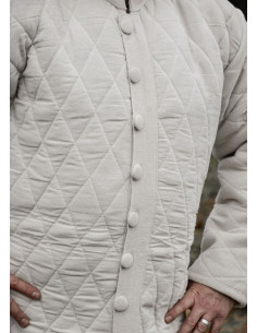Lang quiltet gambeson med knapper, naturlig farve 2