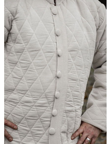 Lang quiltet gambeson med knapper,...
