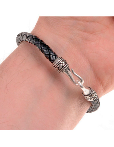 Pulsera trenzada vikinga con abalorios plateados en cuero negro