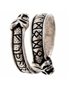 Vikingring met runenletters van de Futhark 2