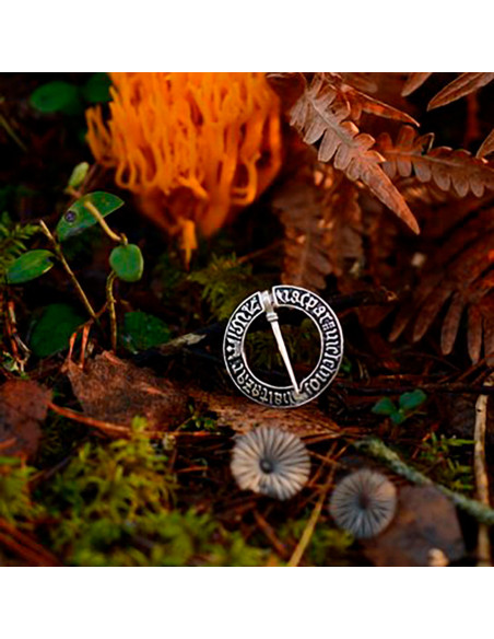 Middelalderringbroche, 14.-15....