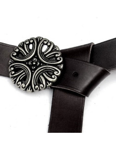 Cinturón medieval largo en piel con hebilla floral
