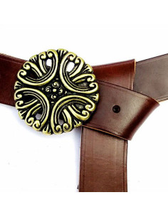 Cinturón medieval largo en piel con hebilla floral 2