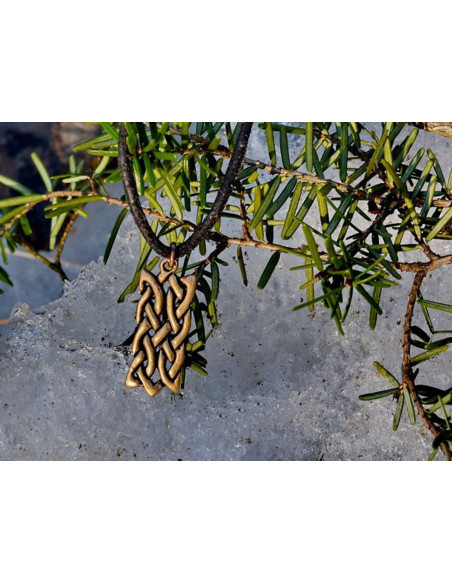 Colgante celta rectangular con nudo...