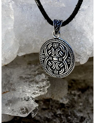 Colgante con escudo vikingo estilo Borre, S. X