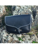 Hulda Leder Wikingertasche mit keltischem Knoten, schwarz