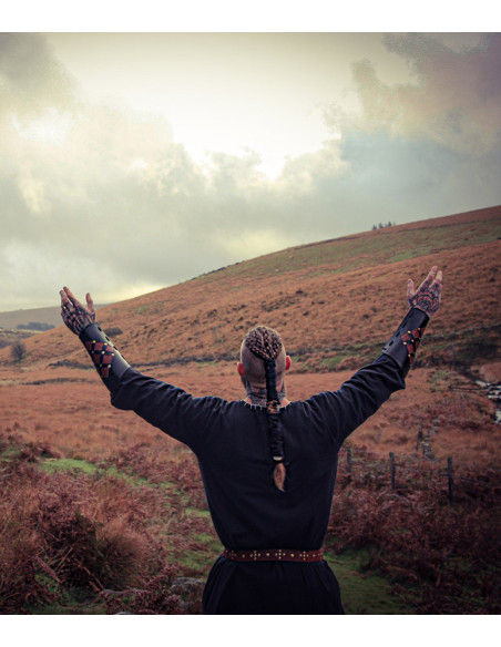 Túnica vikinga con bordados Erwin, negra