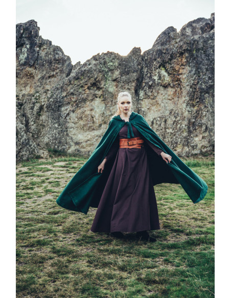 Capa de lana medieval con bordados a... Capa de lana medieval con bordados a...