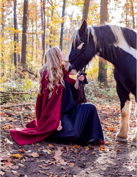 Middeleeuwse cape met borduursel en...