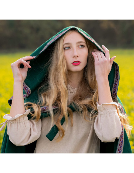 Capa medieval de lana con capucha