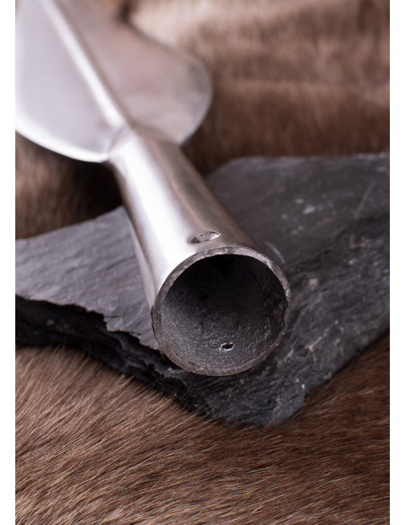 Lang udskåret vikingespydspids, 64 cm.