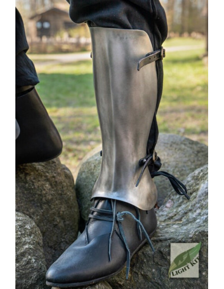 Grebas de mercenario en acero pulido