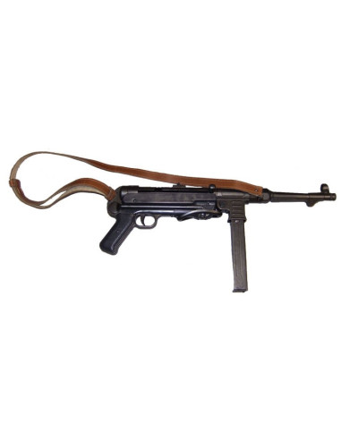 MP40 automatische Maschinenpistole am Gurt, Deutschland 1940