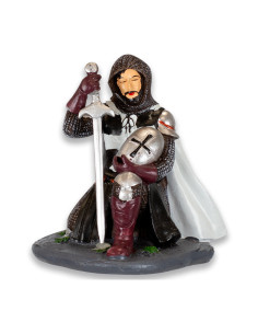 Figura caballero hospitalario velando armas