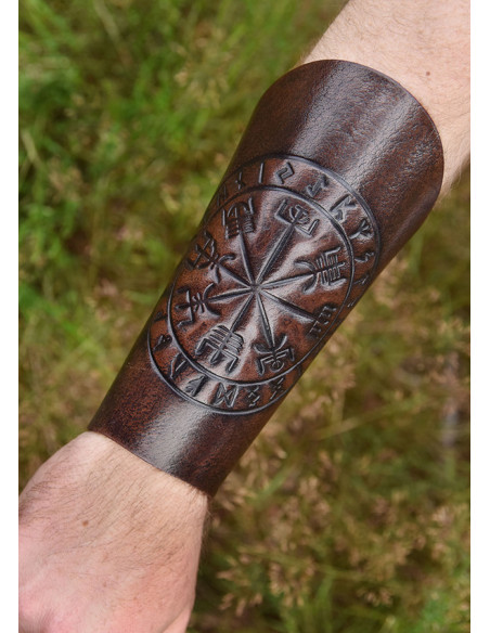 Leren armband met Vegvísir gravure