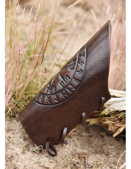 Leren armband met Vegvísir gravure