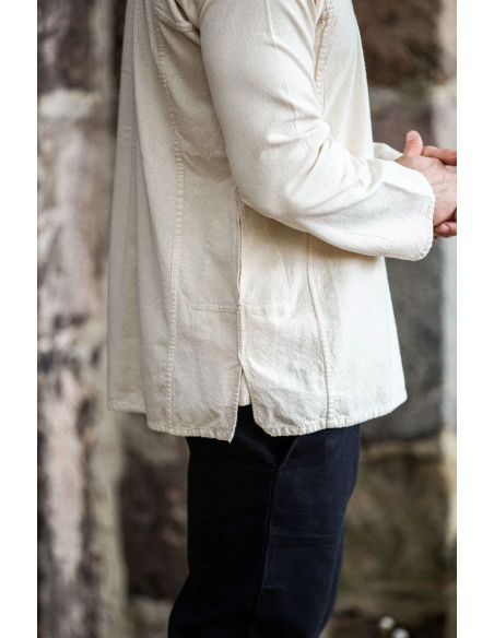 Bauernhemd mit Krawatte