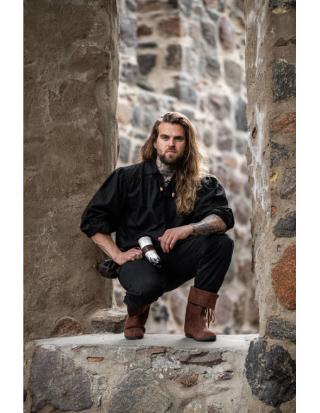 Mittelalterliches Hemd mit Krawatten...