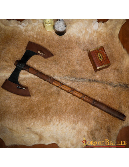 Hacha funcional doble filo con funda Hacha funcional doble filo con funda