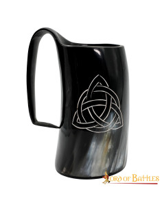 Jarra de cerveza trisketa celta