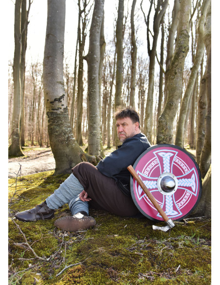 Vikingschild beschilderd met Keltisch...