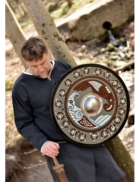 Vikingschild beschilderd met raaf en...