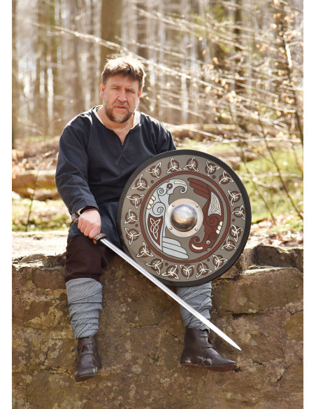 Vikingeskjold malet med ravn og...