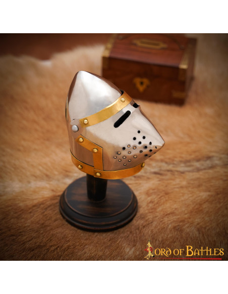 Mini casco bacinete Pig Face, con stand Mini casco bacinete Pig Face, con stand