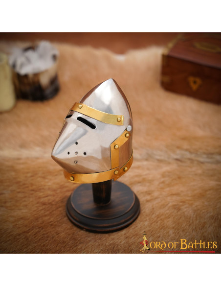 Mini casco bacinete Pig Face, con stand Mini casco bacinete Pig Face, con stand