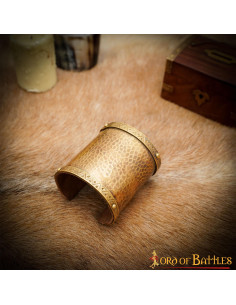 Pulsera ornamentada de latón macizo