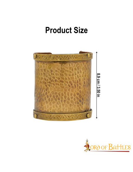 Verziertes Armband aus massivem Messing