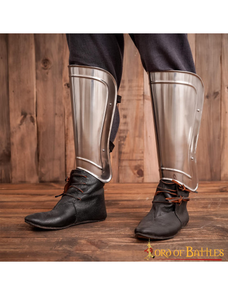 Gladde metalen scheenbeschermers...