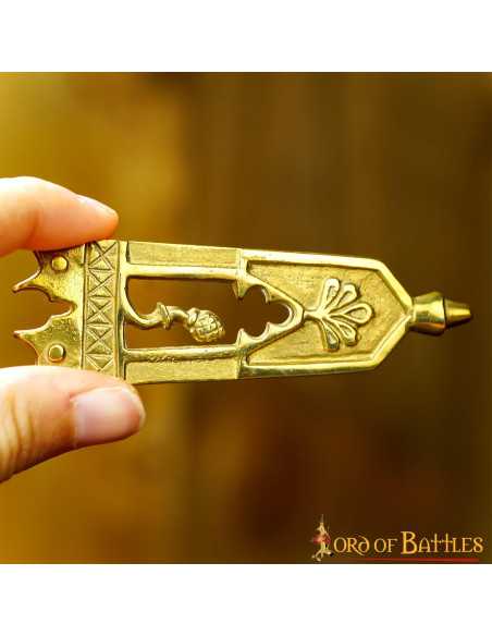 Cierre de cinturón medieval latonado