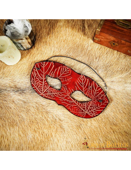 Antifaz rojo en piel con motivos de... Antifaz rojo en piel con motivos de...