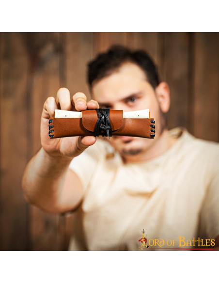 Peine medieval en hueso con funda...