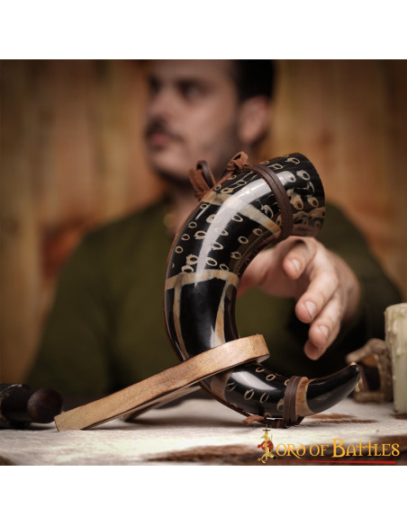 Trinkhorn mit Lederband