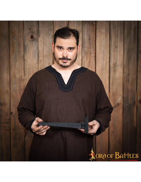 Bisagra de puerta medieval forjada en...