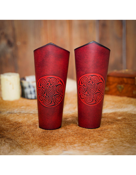 Keltiske spiralarmbånd i præget...