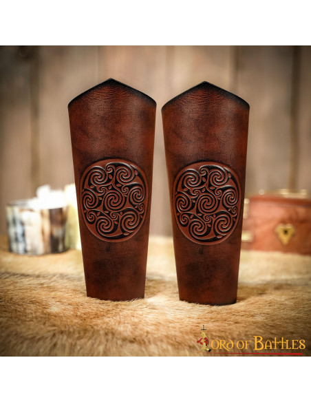 Keltische Spiralarmbänder aus braunem...